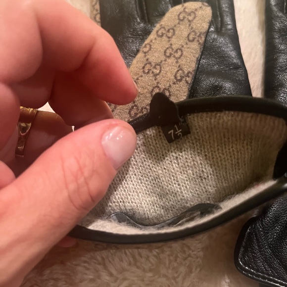 Gucci authentic gloves (female) like new size 7 1/2. These are my wife’s. 🇮🇹 - Picture 8 of 9
